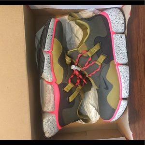 Nike pocketknife fly dm size 9